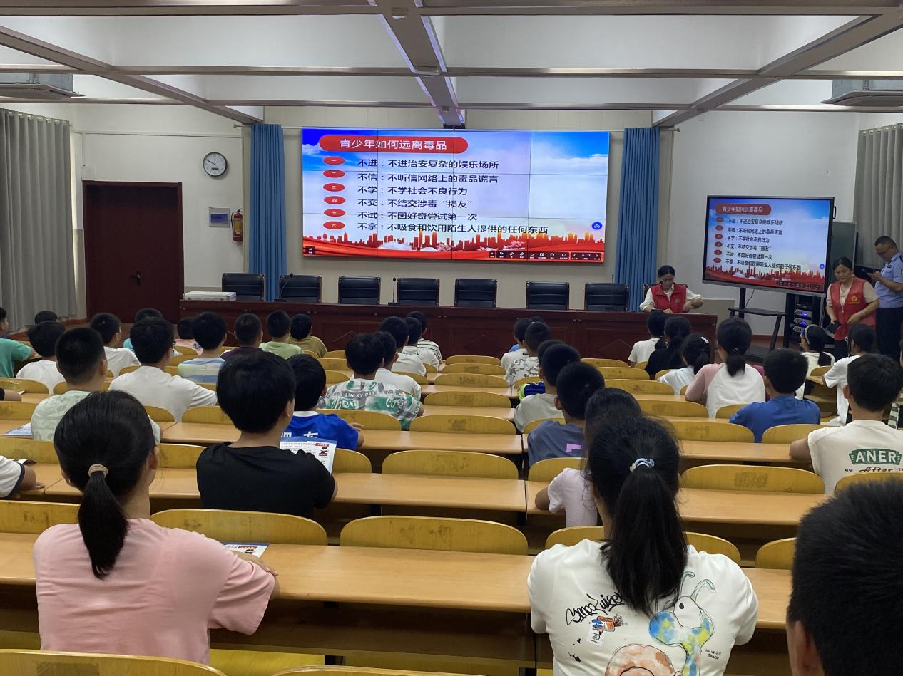 肥东县全国科普日“法治安全进校园”科普宣传.png